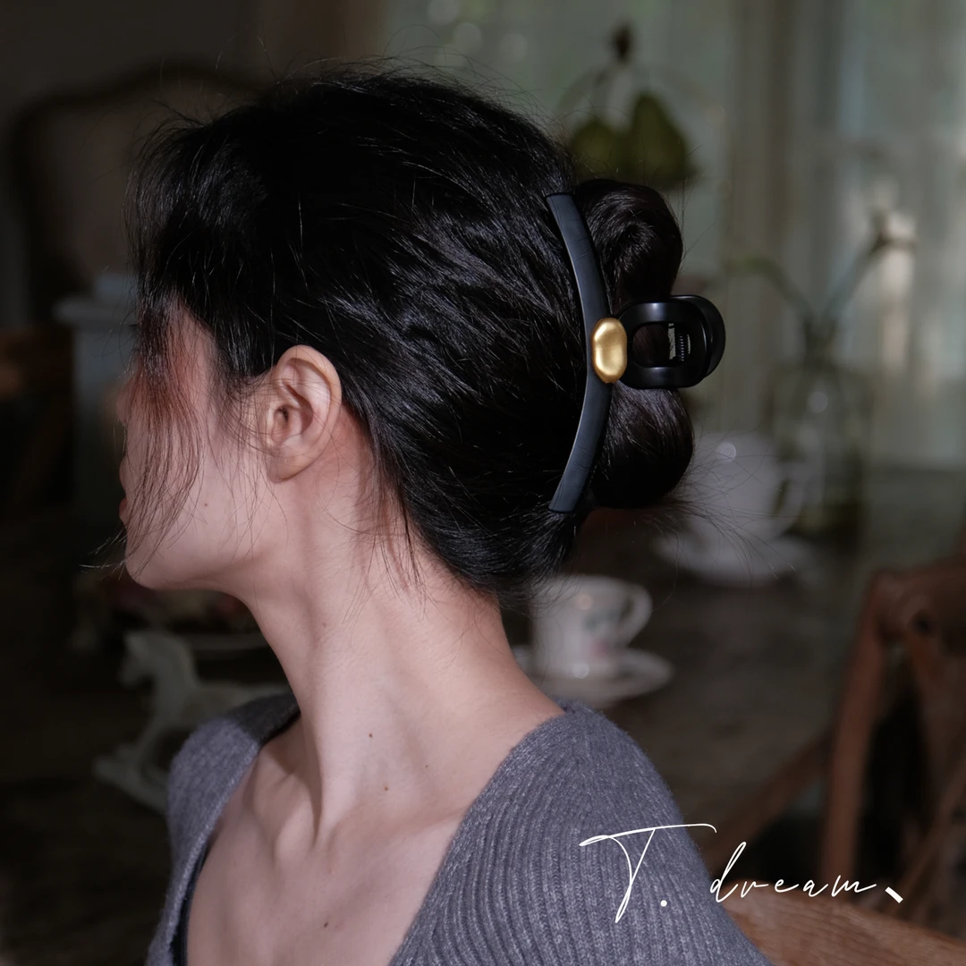 《黑金报刊》法式复古简约通勤后脑勺发卡发大号抓夹鲨鱼夹发量多