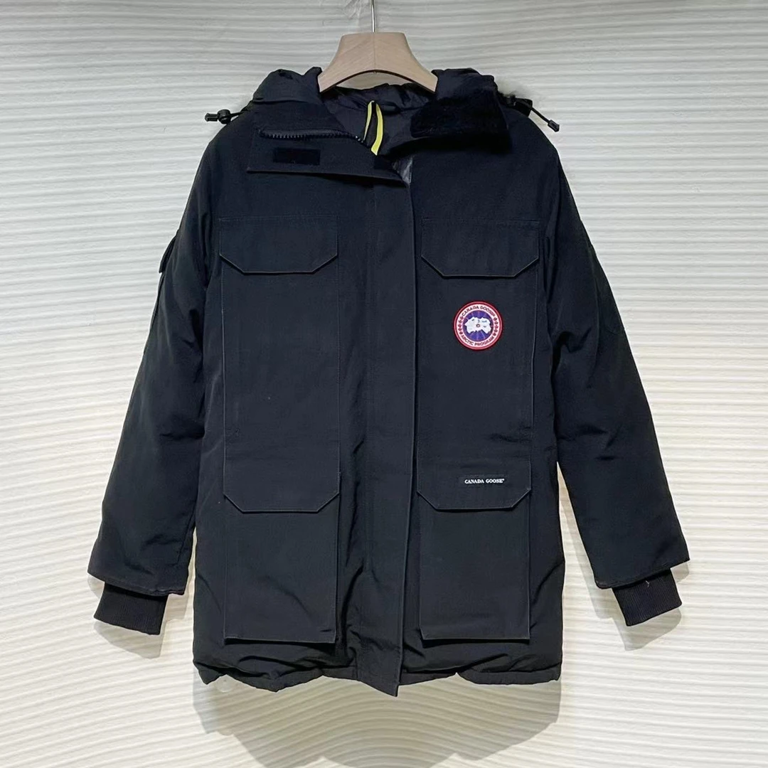 加拿大鹅 时尚休闲 远征连帽毛领 羽绒服 /S码 /95+新/XG-Y15768