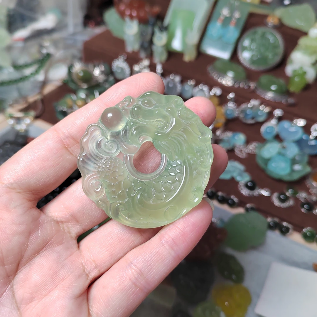 岫玉绿冰鱼龙吊坠