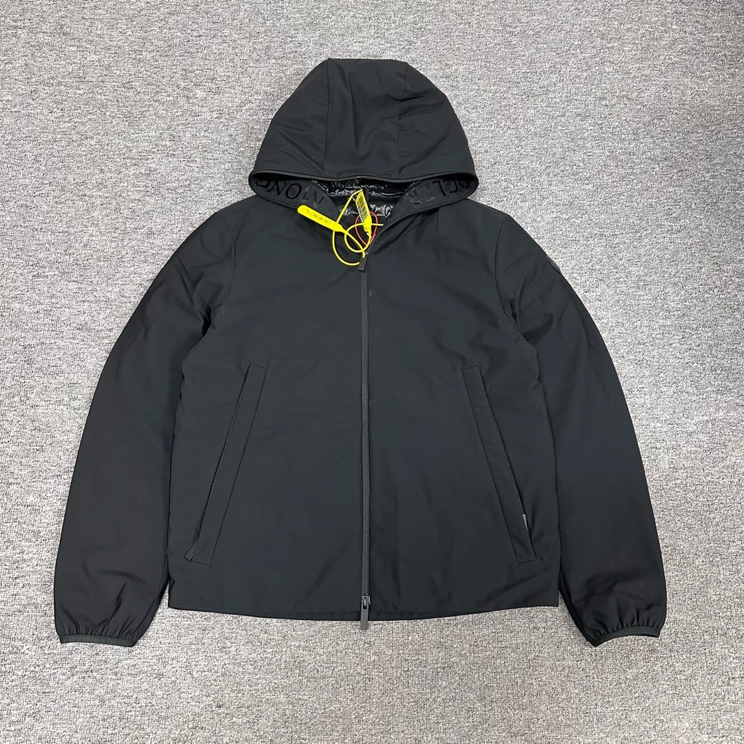 Moncler 蒙口 Matt Black 字母Logo 连帽羽绒服 99新 2码