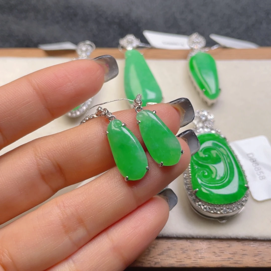 翡翠耳饰银S925镶嵌太*1111