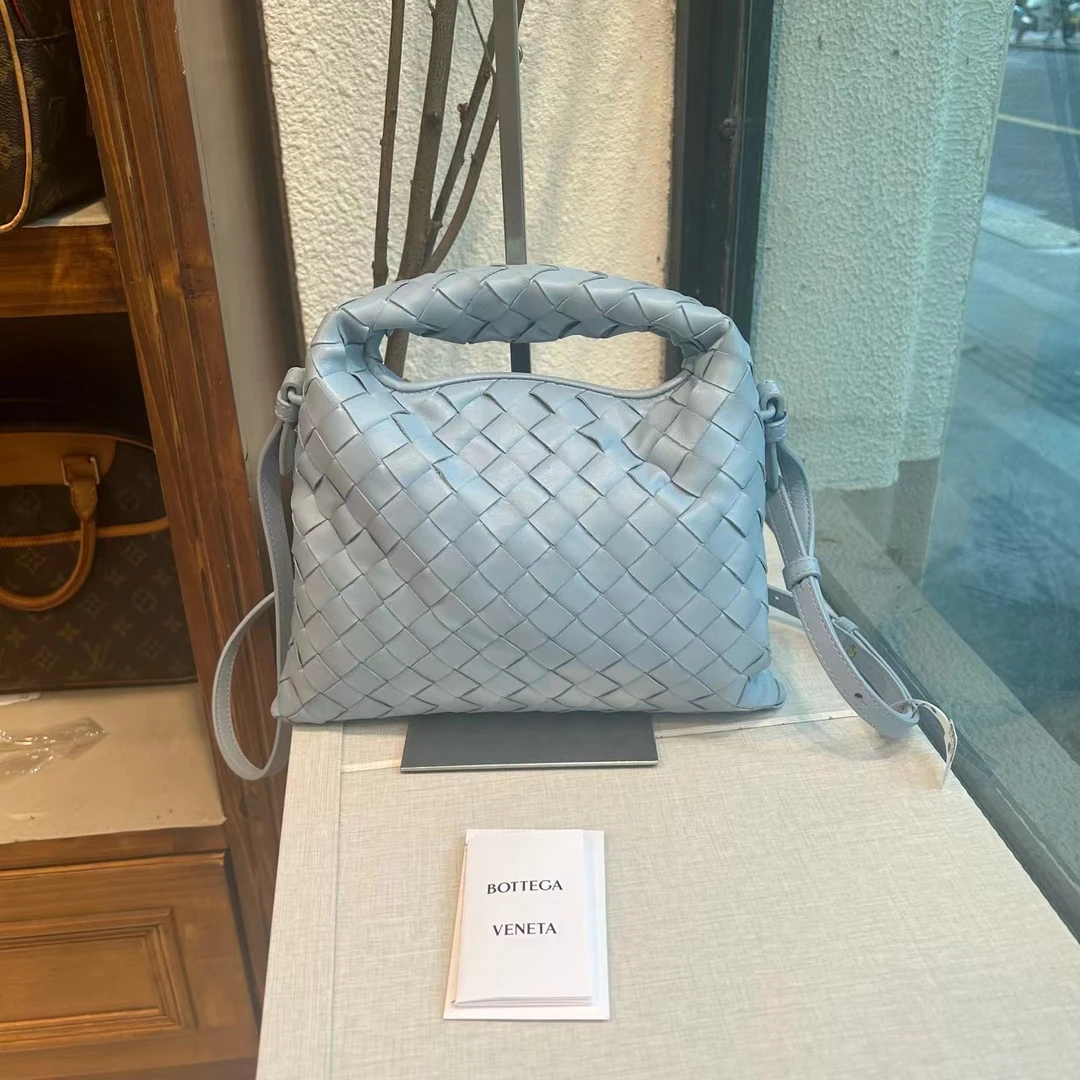 99新 BOTTEGA VENETA/葆蝶家 BV mini hop蓝色编织皮革手提斜挎包