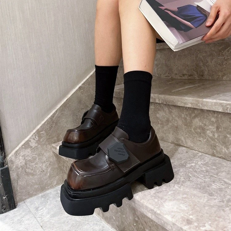 欧洲站真皮方头擦色魔术贴金属铁牌JK小皮鞋乐福鞋单鞋平底鞋女鞋