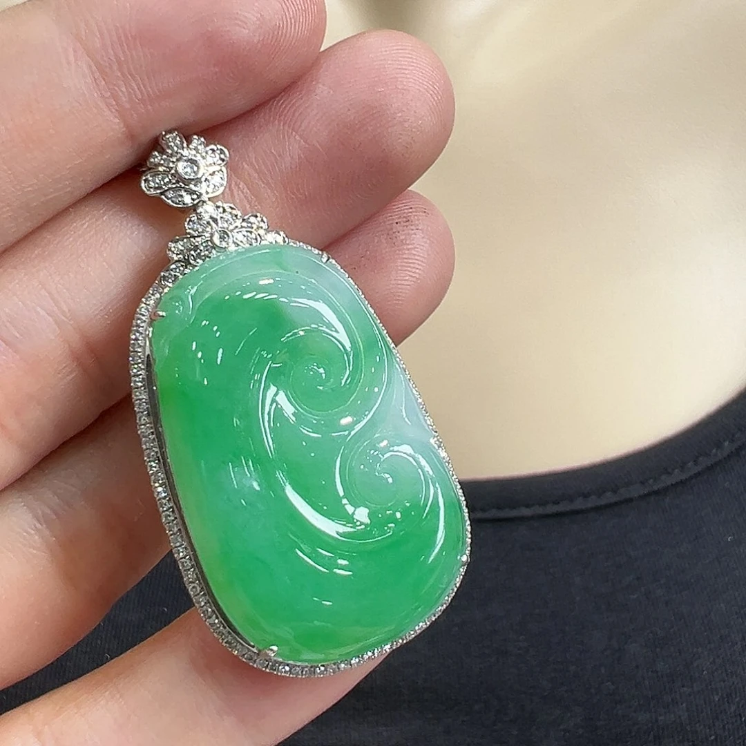 翡翠颈饰18K金镶嵌吊坠