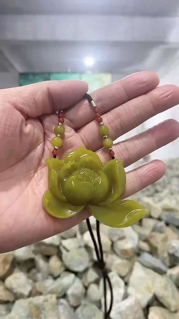 【闪购商品】蛇纹石玉颈饰未镶嵌荷花吊坠多样性发货其中发一