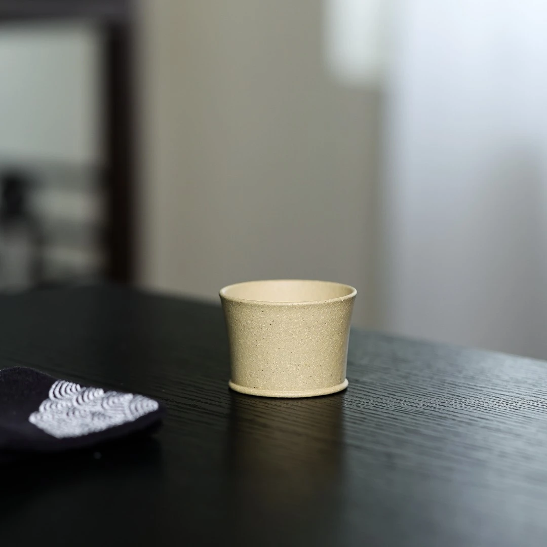 《本绿全手小杯》宜兴黄龙山原矿绿泥全手工主人杯