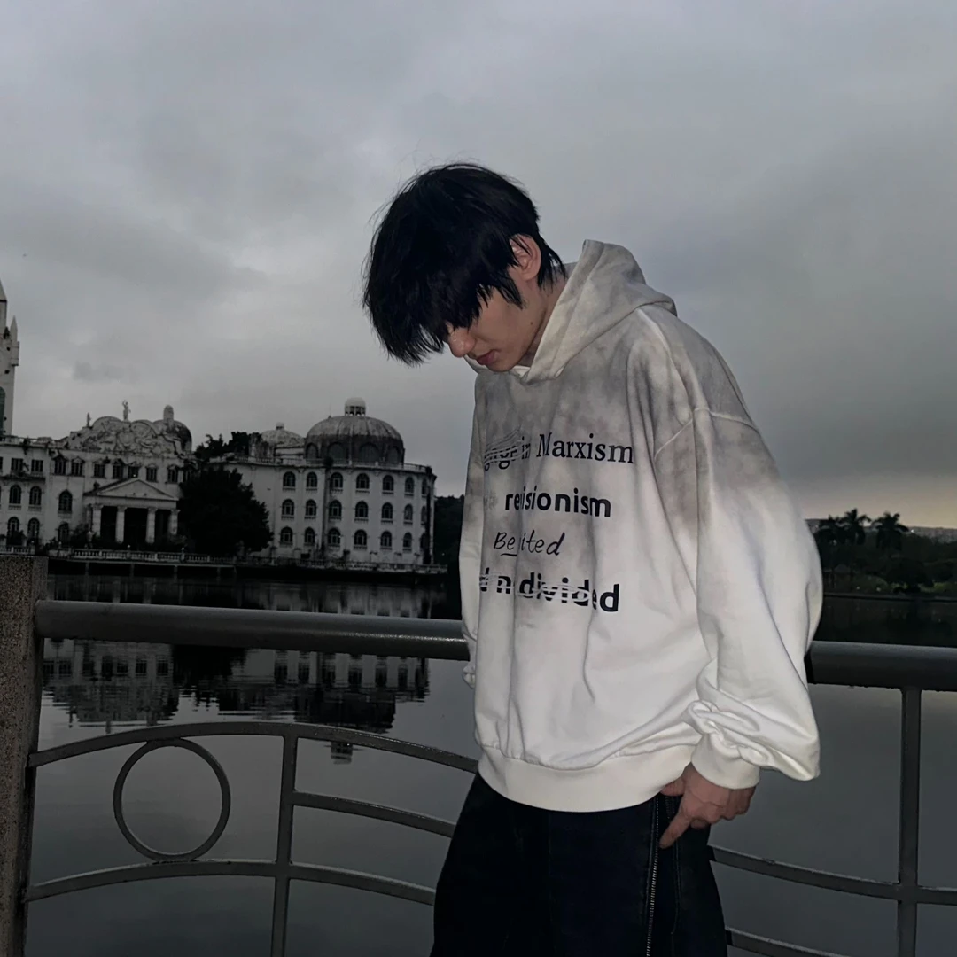 不终朝XLINENL秋冬新款“众生平等”系列重工溪水泥浆喷染连帽卫衣