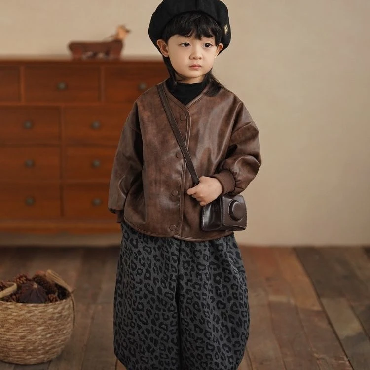 儿童套装新款童装三件套男宝韩版新款复古柔软皮衣搭配豹纹灯笼裤