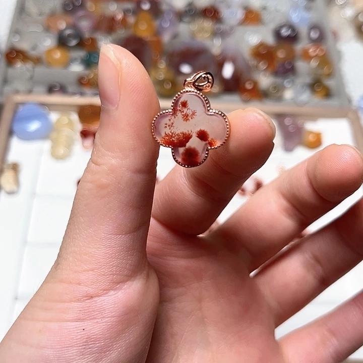 玛瑙/玉髓手镯未镶嵌淡***。
