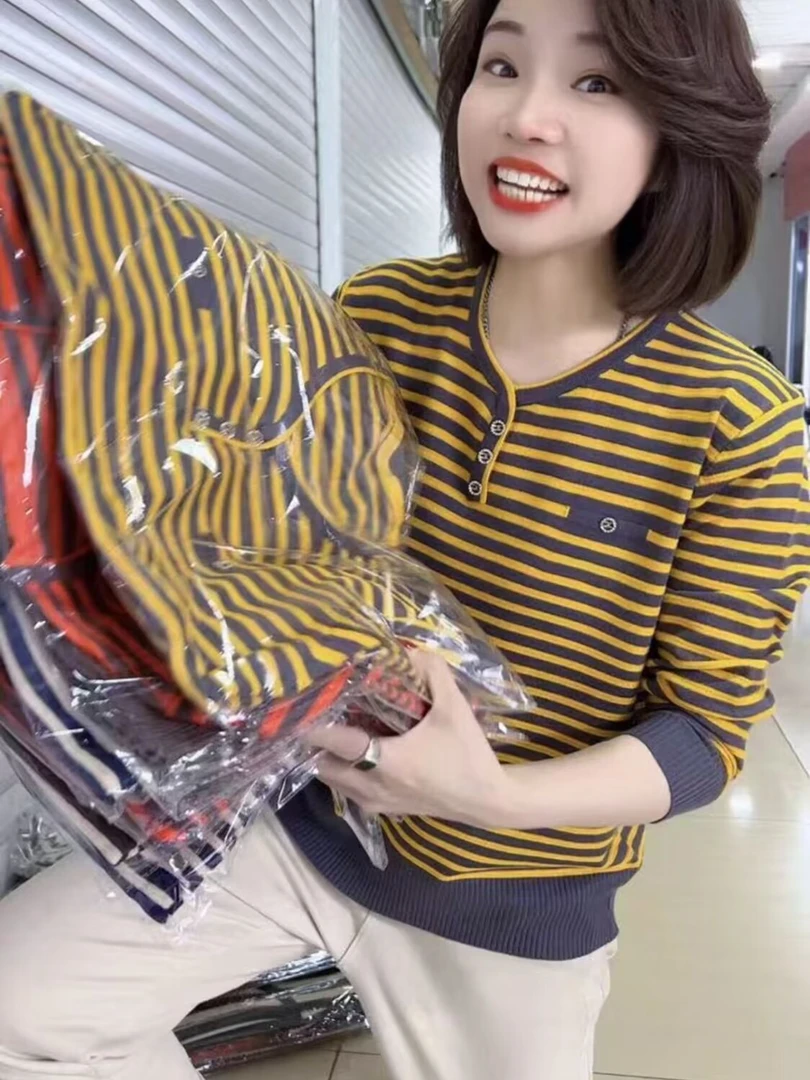 妈妈装秋冬薄款v领针织衫长袖洋气外穿条纹气质上衣T恤打底衫女