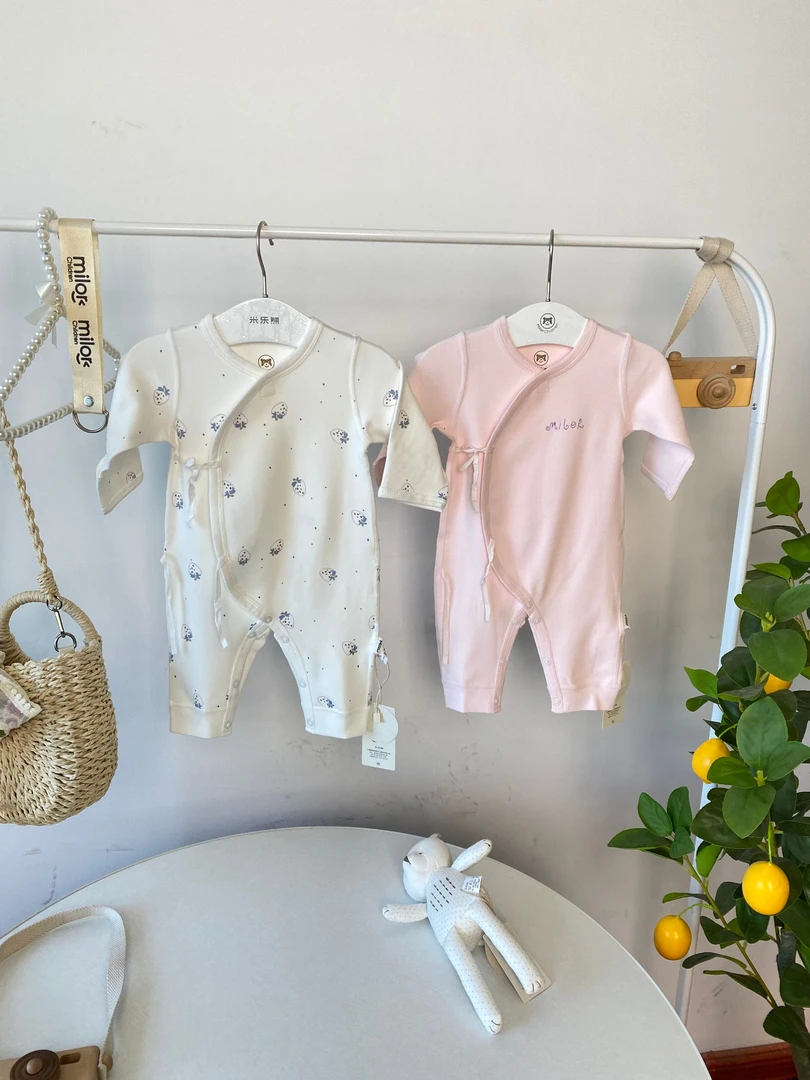 3409  米乐熊    草莓绑绳哈衣