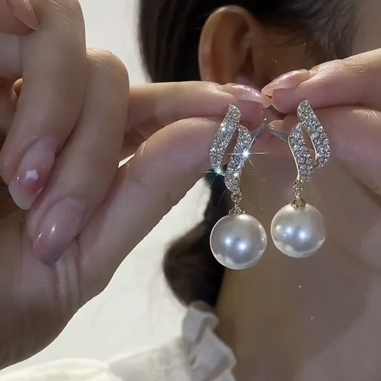 2023新款个性简约珠珠双C耳环轻奢小众耳饰温柔高级耳钉女