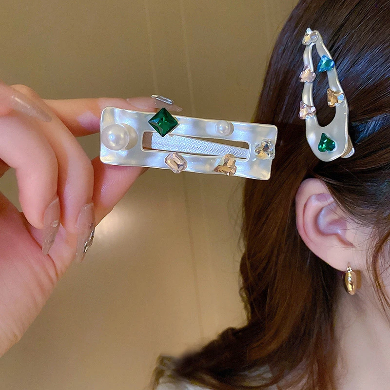 2024新款多巴胺新款彩色金属风发夹镂空鸭嘴夹新潮轻奢通勤发饰女