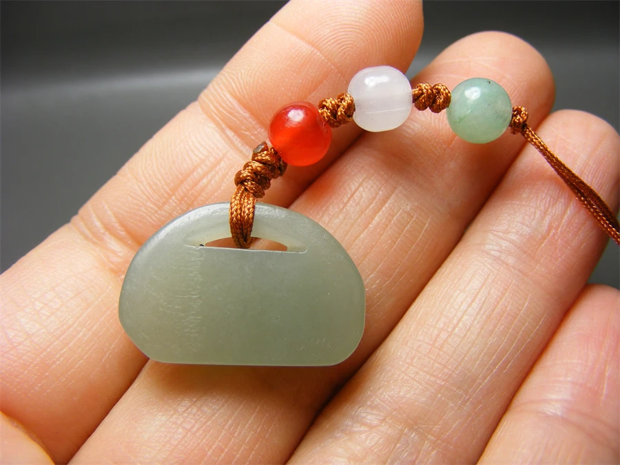几十年的和田青玉厚实小锁坠