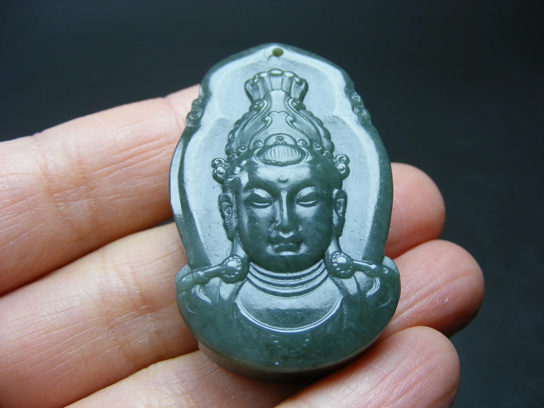 几十年的和田青玉单面工浅浮雕观音纹饰小坠佩