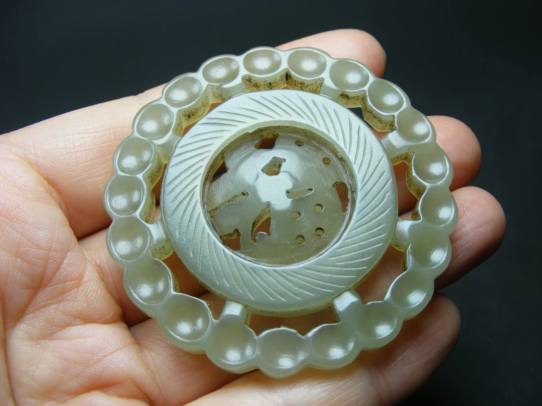 民国-几十年的和田青白玉带黑褐沁双面镂空连珠纹福字转心大圆佩