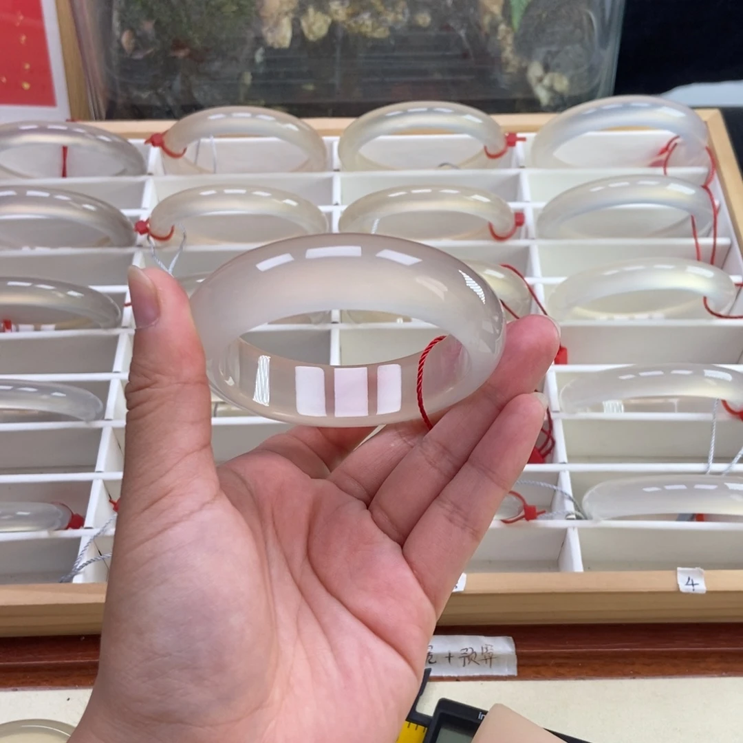 玛瑙/玉髓手镯未镶嵌纹理雾