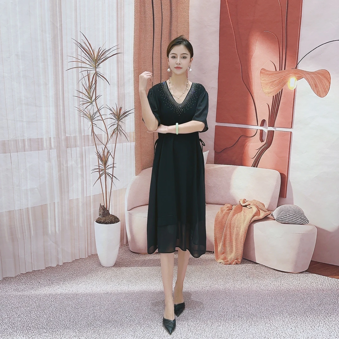 5318【春夏】黑色锆钻点缀高端轻奢连衣裙春夏时尚显瘦简约气质长裙