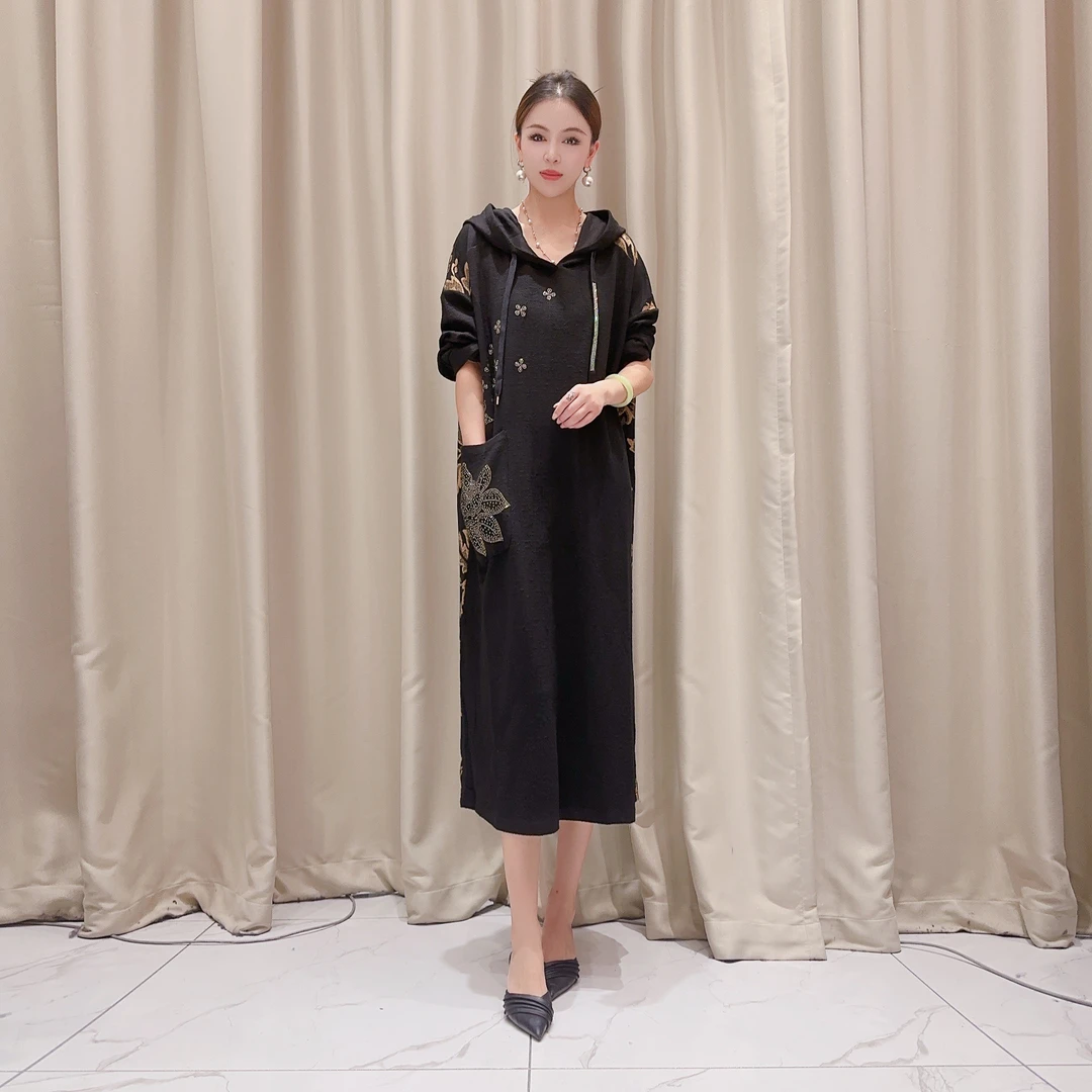 5468黑色锆钻连帽气质设计师秋冬长款提花轻奢针织连衣裙