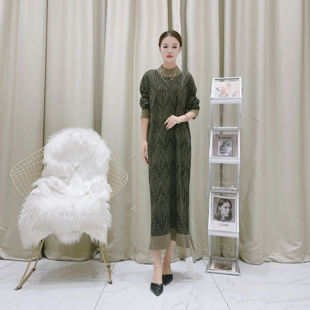 835杏色纹理气质设计师秋冬长款提花轻奢针织连衣裙