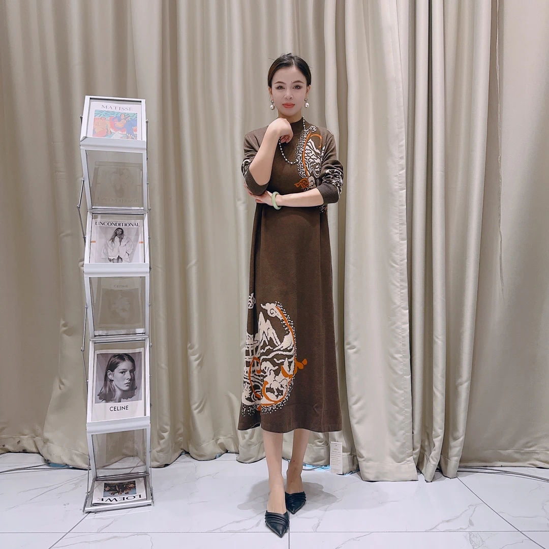 5479美拉德咖提花时尚设计师秋冬长款提花轻奢针织连衣裙