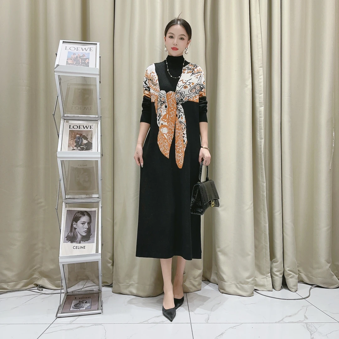 5939织围巾设计师秋冬长款提花轻奢针织连衣裙显瘦长袖时尚