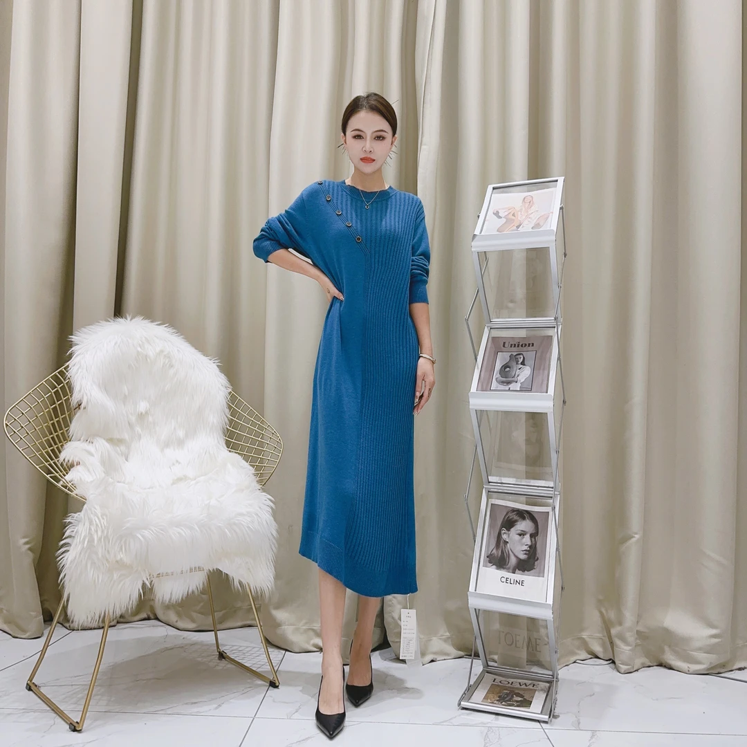 8604蓝色带扣立体提花气质设计师秋冬长款提花轻奢针织连衣裙