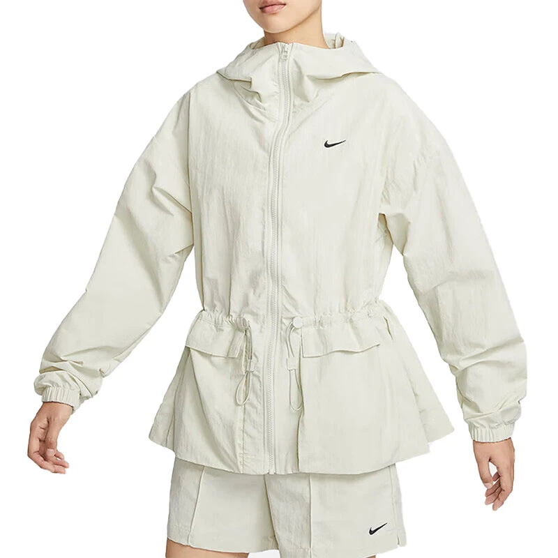 预Nike耐克运动外套女款户外雅丹风休闲连帽夹克外套 FN3670-020
