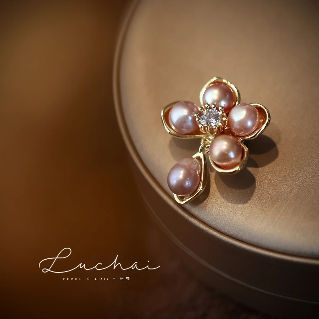 紫色大珍珠花朵胸针轻奢气质精致优雅女生饰品法式小众磁吸首饰