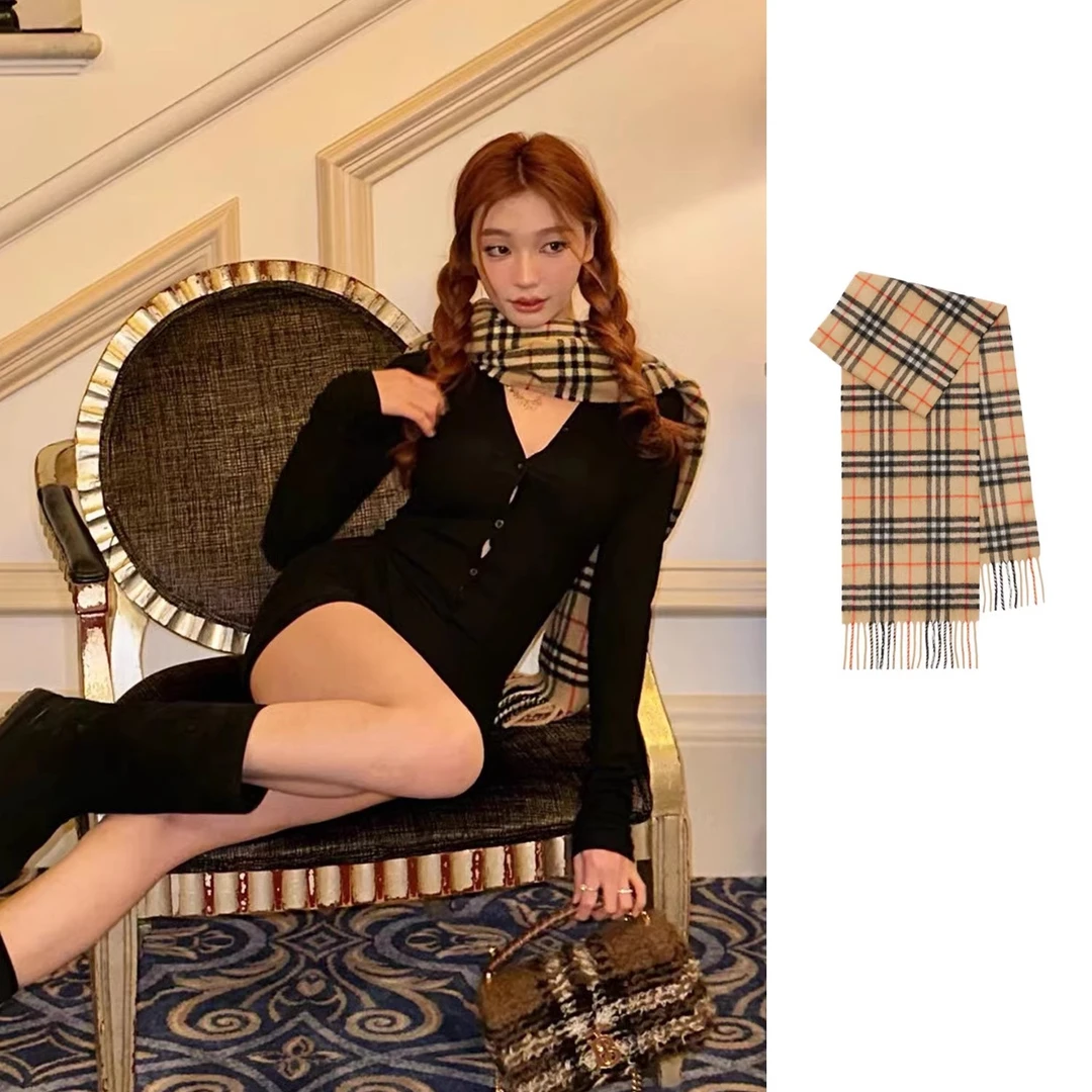 全新未使用 BURBERRY/博柏利 KIDS 经典卡其格纹流苏羊绒围巾