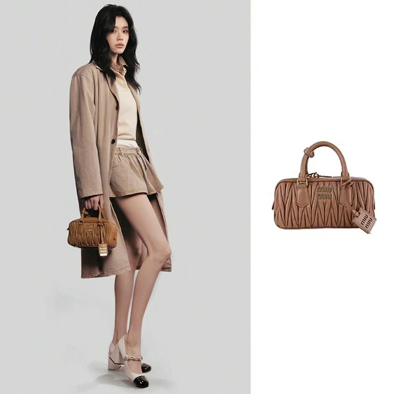 全新未使用 MIU MIU/缪缪 Arcadie绗缝保龄球挎包