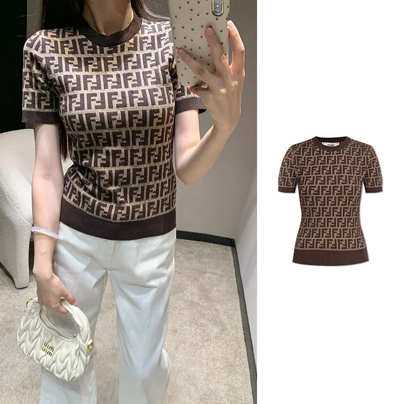 全新未使用 FENDI/芬迪 棕色满LOGO针织修身T恤FZXC72-ASJT-F0GGE