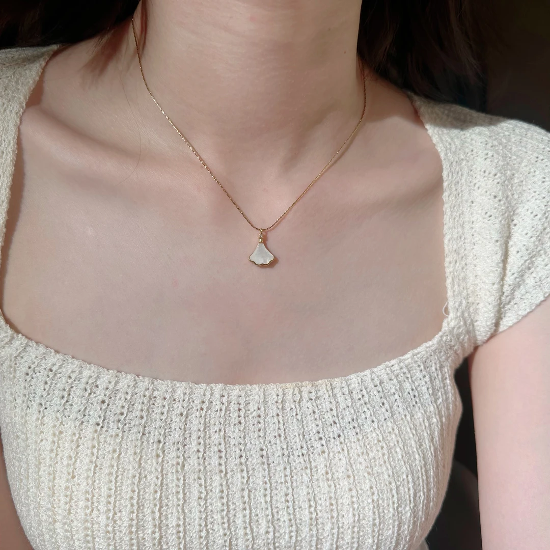 钛钢项链 8650金色小贝小裙子微镶简约温柔锁骨链轻奢精致不掉色