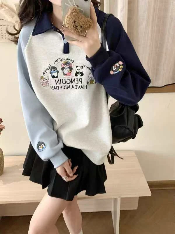 2024年秋季新款可爱企鹅小刺绣鸳鸯袖Polo领撞色大码卫衣W1308