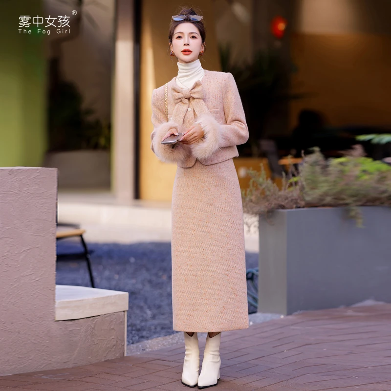 2023冬新款气质时尚蝴蝶结胸花修身显瘦白鸭绒小香外套ins两件套