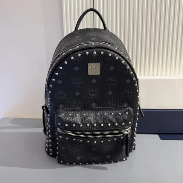 99新 MCM 琅迪 黑色小号铆钉双肩包