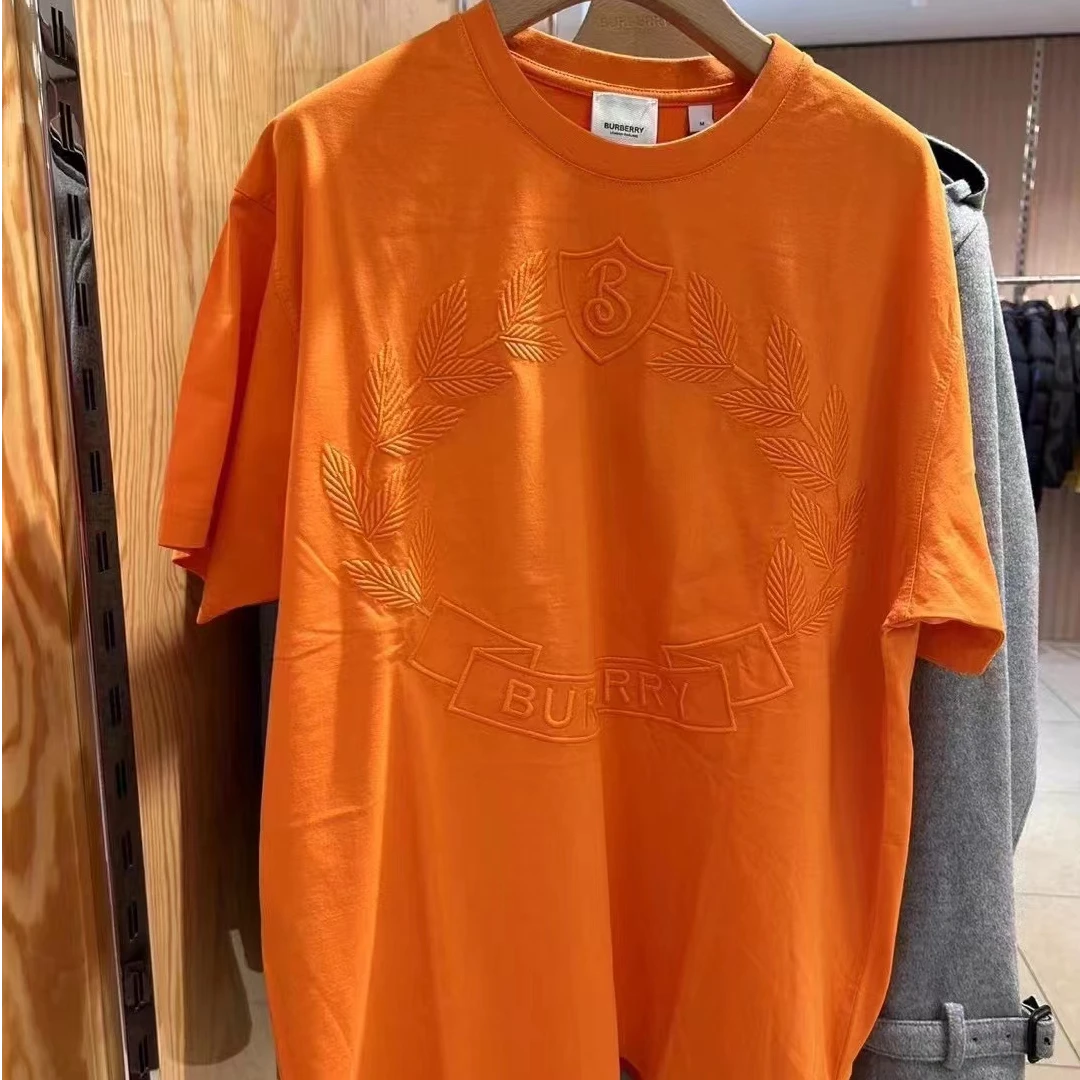 全新未使用 BURBERRY/博柏利 琅迪80634671,字母骑士刺绣短袖微瑕