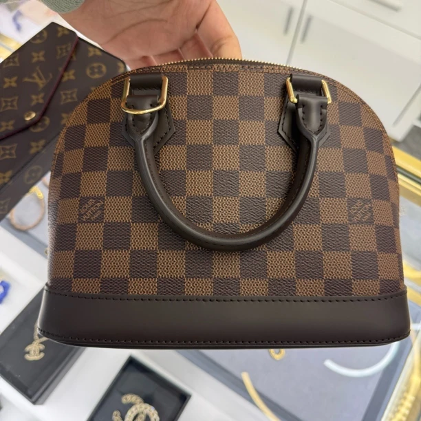99新 LouisVuitton/路易威登 琅迪 棋盘格alma 贝壳bb单肩包