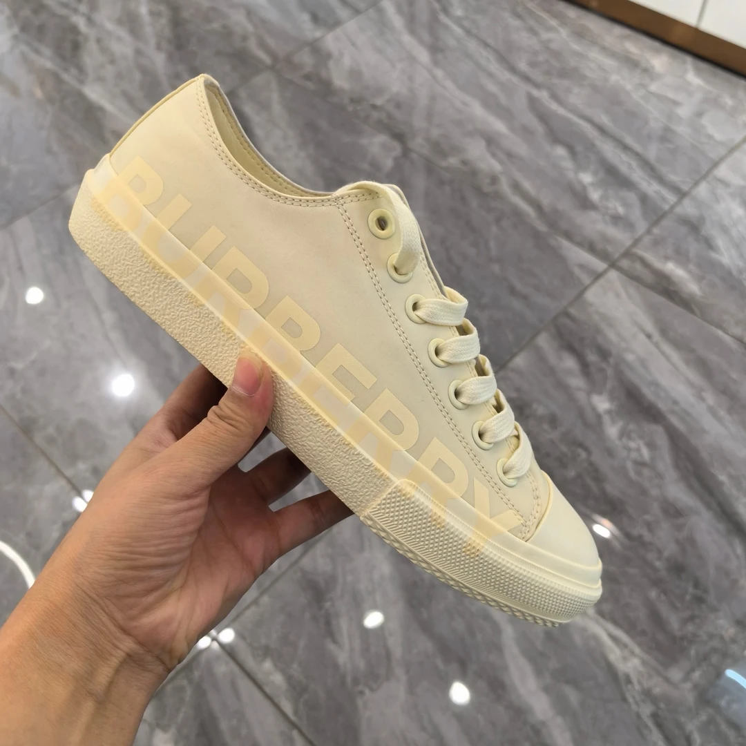 全新未使用 包不多先生 burberry 米白色 板鞋