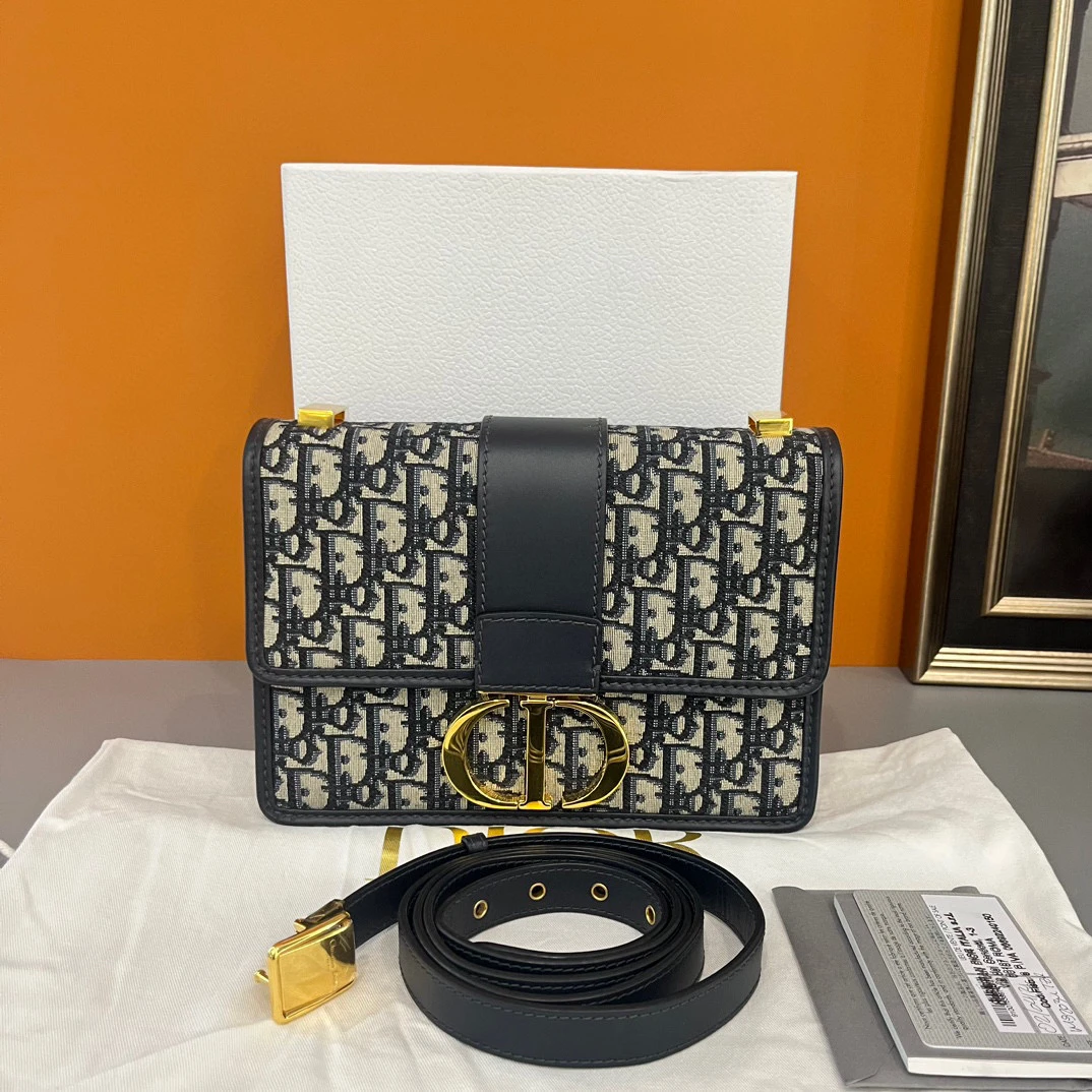 95新 包不多先生 琅迪 Dior 蒙田30 邮差包 公价31500 does045