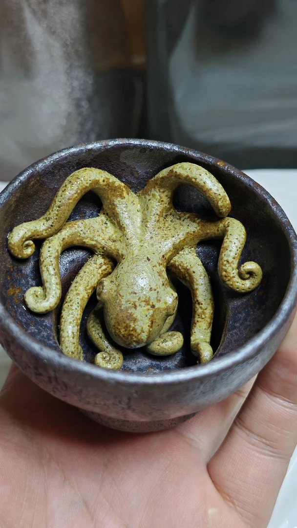 章鱼哥手捏斗笠杯，紫砂紫泥配段泥柴烧，纯手工捏制斗笠杯