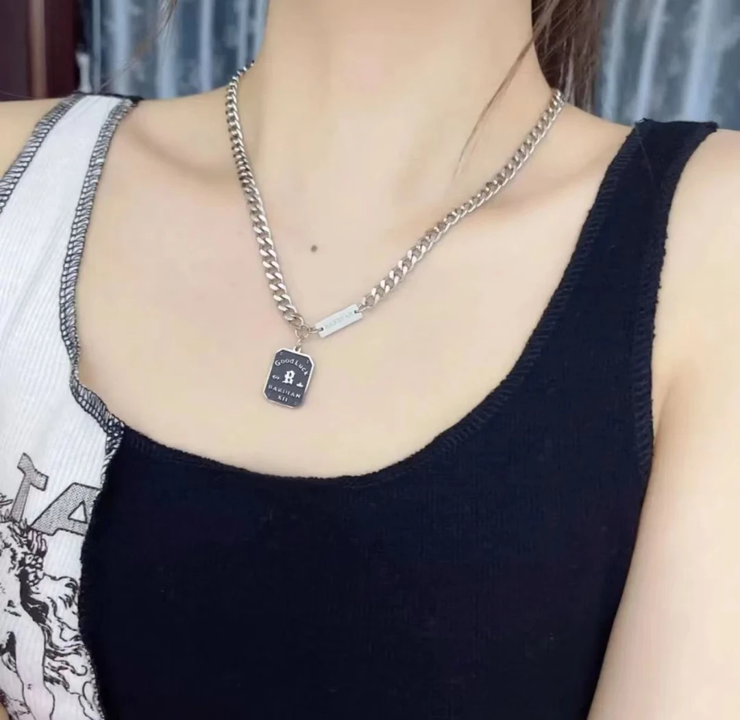 钛钢项链 设计感幸运吊牌黑色吊坠项链 女男潮酷锁骨链秋冬卫衣链