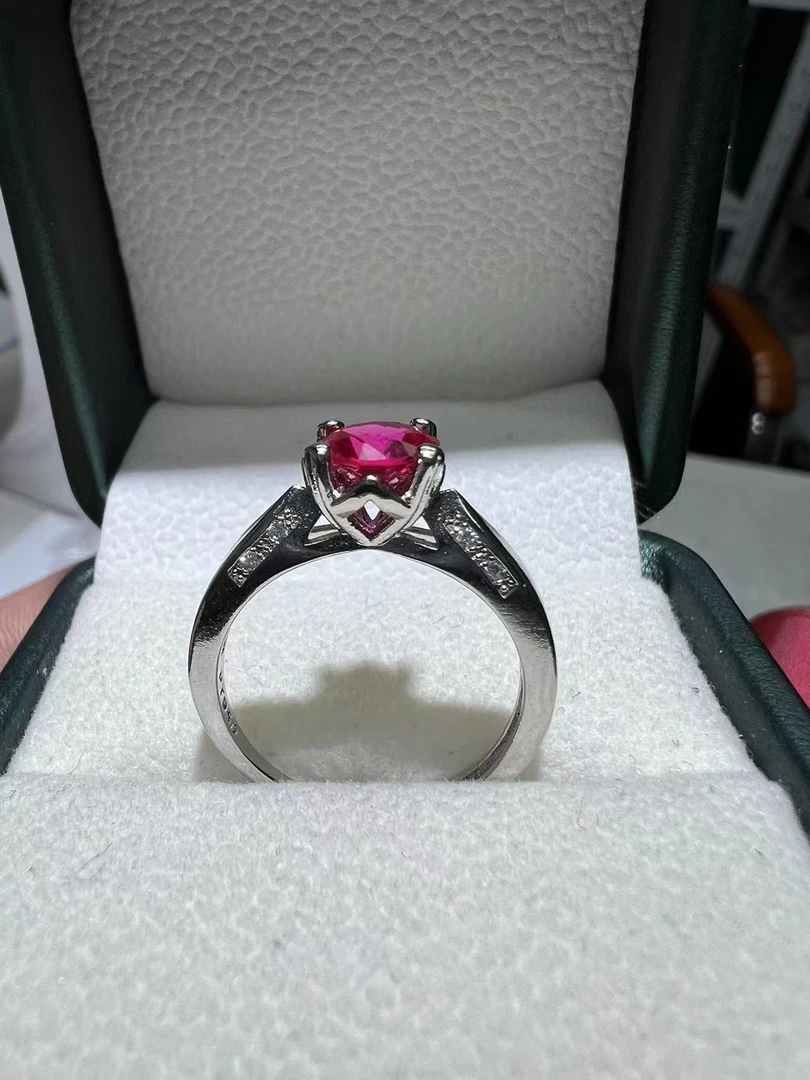 【臻品典藏】四爪经典红色宝石戒指YY404