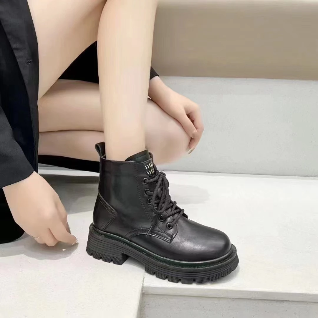 经典爆款马丁靴女秋冬款英伦风软皮短靴2024新款百搭厚底女士靴子