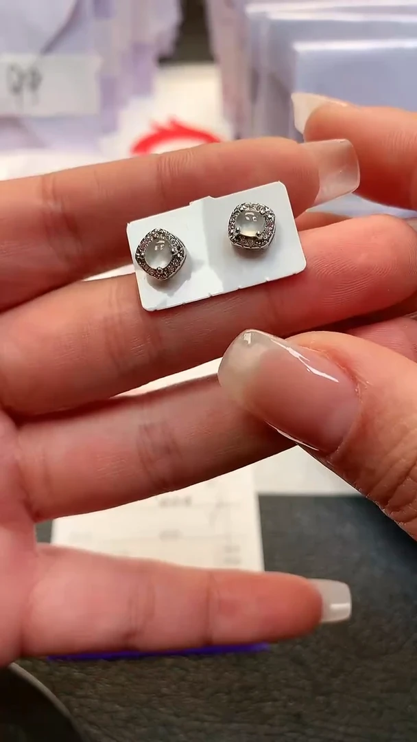 【闪购商品】翡翠耳饰未镶嵌38一对