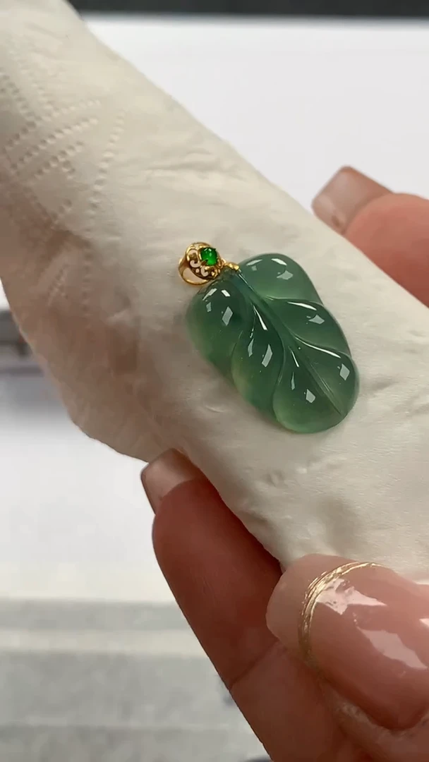 【闪购商品】翡翠颈饰18K金镶嵌叶子
