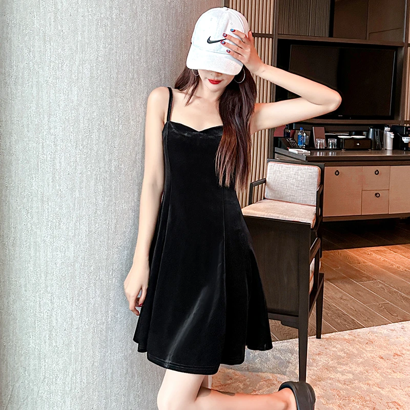 高级轻奢显瘦打底金丝绒吊带连衣裙女无袖黑色新款气质背心裙短裙