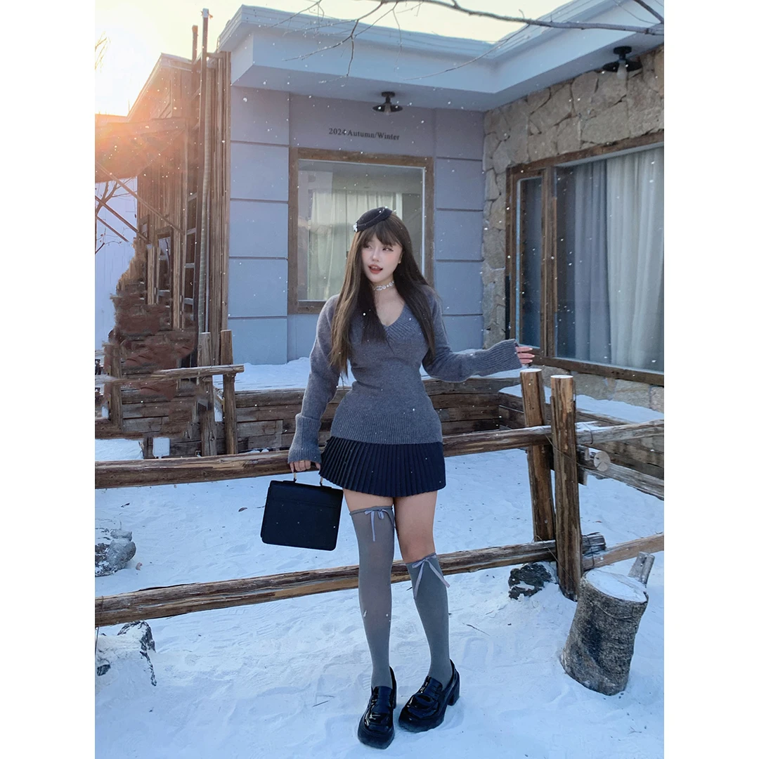 欣甜【针织毛衣】微胖大码秋季新款纯欲风V领灰色高级长袖针织上衣
