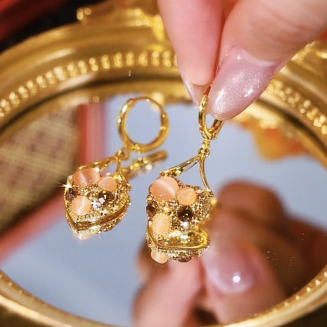 铜合金合成锆石耳饰 简约气质爱心女士耳环轻奢百搭