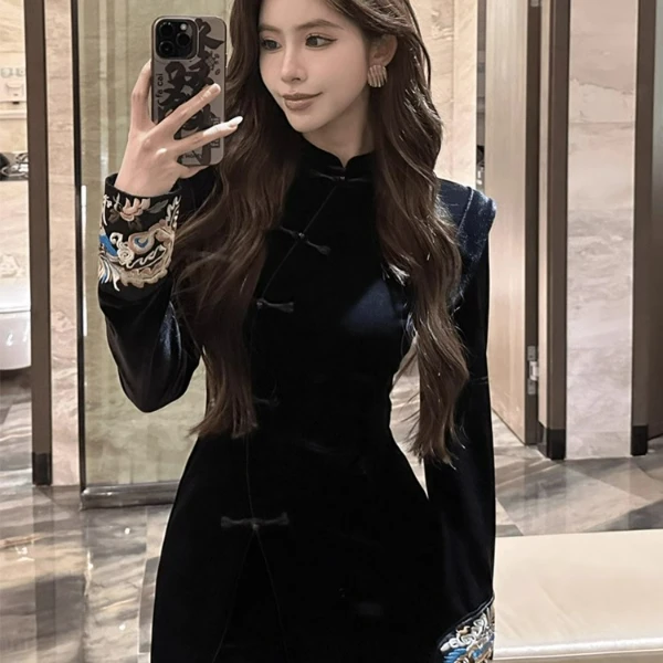 新中式气质高级丝绒刺绣连衣裙女装秋冬新款修身裙子短裤国风套装